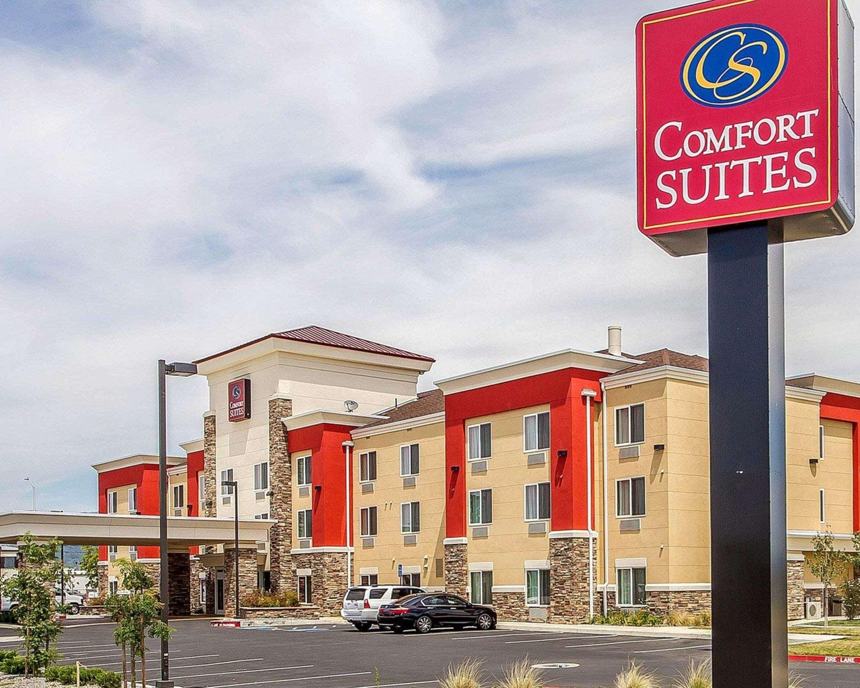 Comfort Suites Redding - Shasta Lake Exterior photo